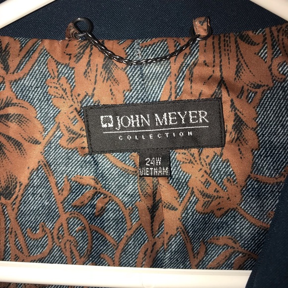 Plus size jacket - Picture 4 of 5